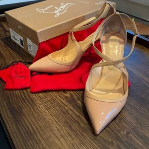 **SOLD ON TRADESY**Christian Louboutin Crisis 85 patent/Nappa